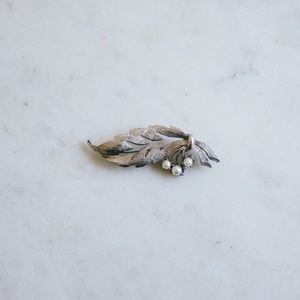 Vintage Leaf and Pearl Brooch